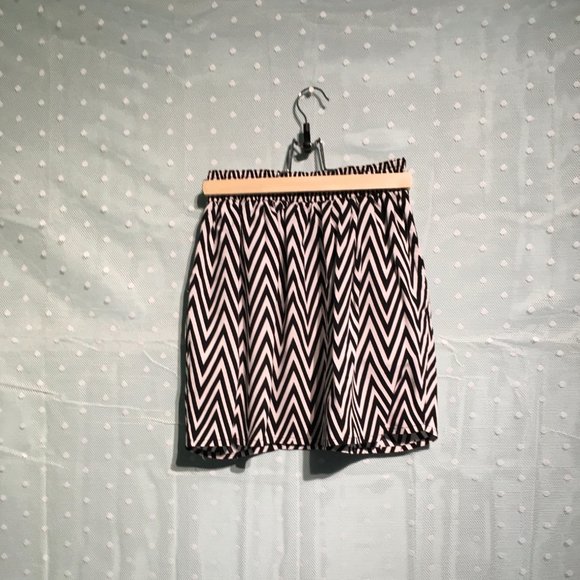 H&M black/white striped skirt - Picture 2 of 4